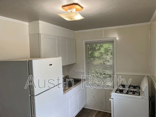 Building Photo - 8836 Graceland Ave