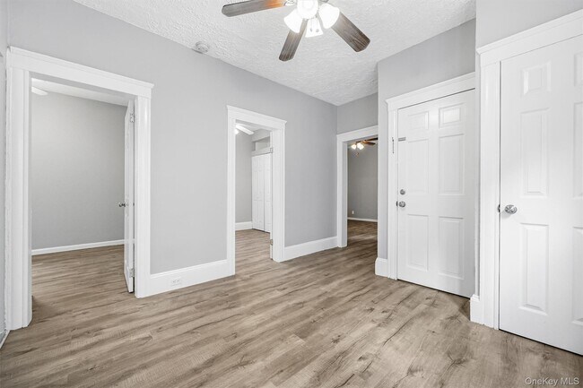 Building Photo - 17 Lawrence Ave