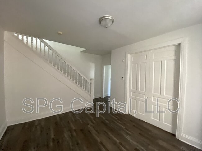 Building Photo - 220 W Jackson St