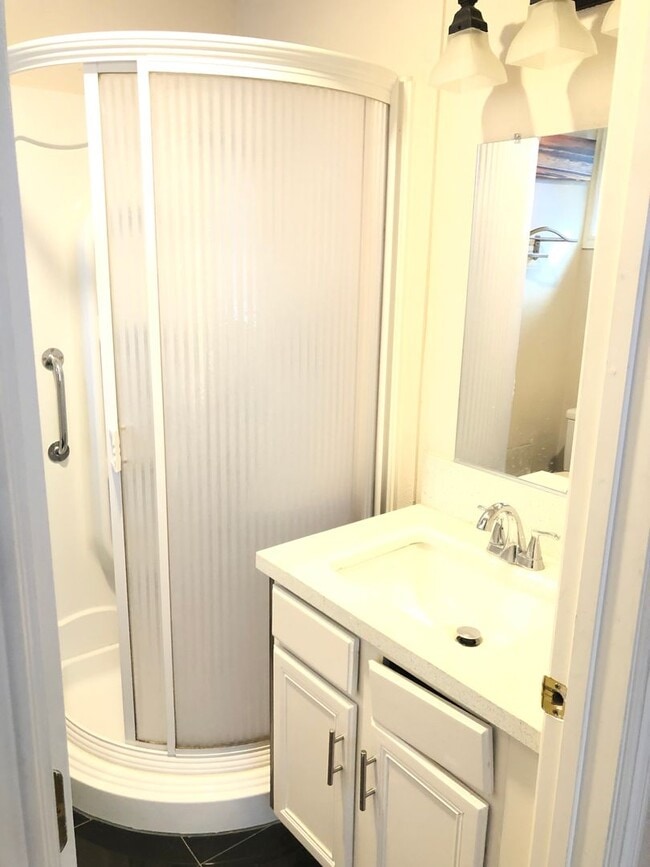 Building Photo - 4 BEDROOM / 2 BATH SINGLE FAMILY HOME W/ CASITA