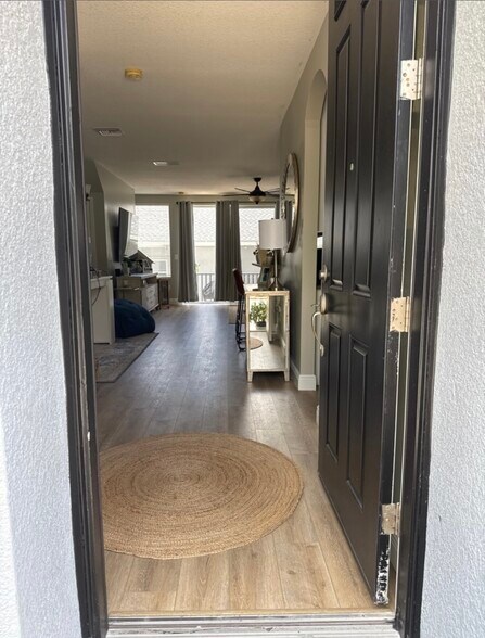 Entry way - 7308 S Trask St