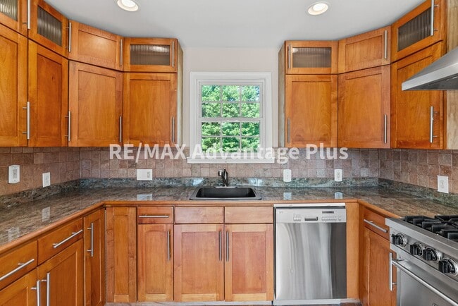 Building Photo - Picturesque 3-Bedroom Home with Cathedral ...