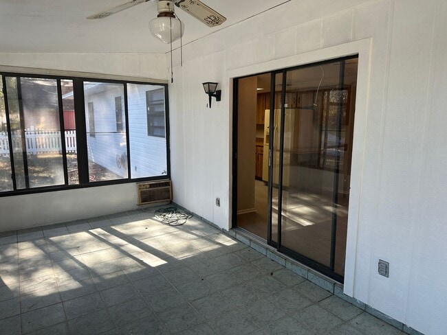 Building Photo - 3 Bedroom 2 Bath Pool Home in Mt Dora