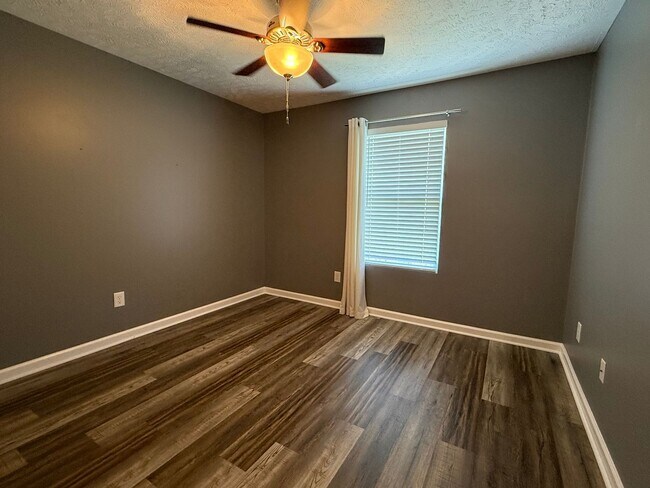Building Photo - 3BR/2.5BA Townhome in Prime Location