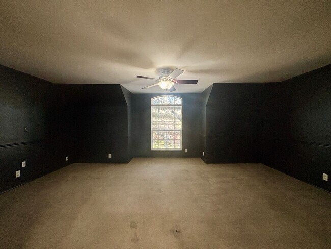 Building Photo - 4-Bed Home in Gated Community with Amenities