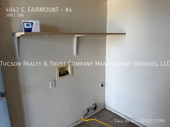 Building Photo - 4042 E. FAIRMOUNT-#4