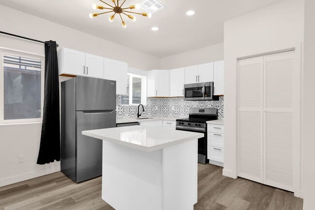 Building Photo - Brand NEW house built this year in Uptown Phx