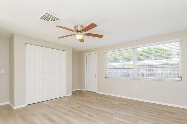 Building Photo - 5127 Reseda Dr