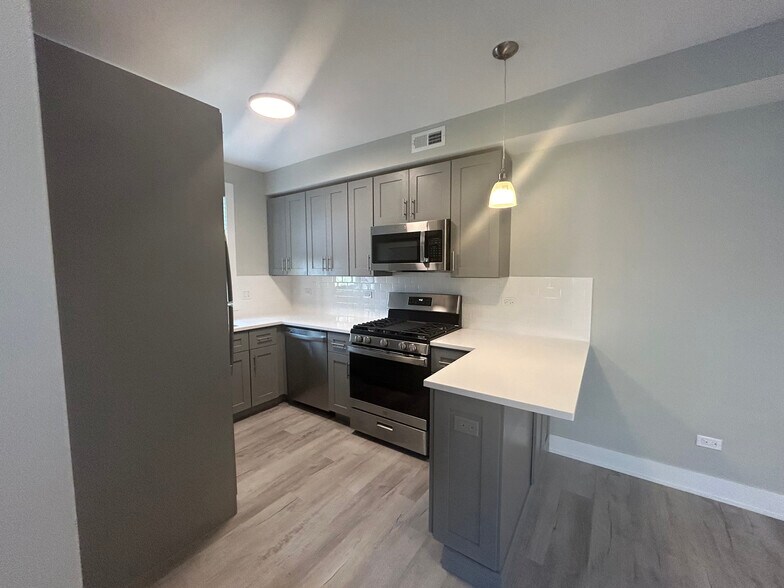 Building Photo - 1131 Oak Ave