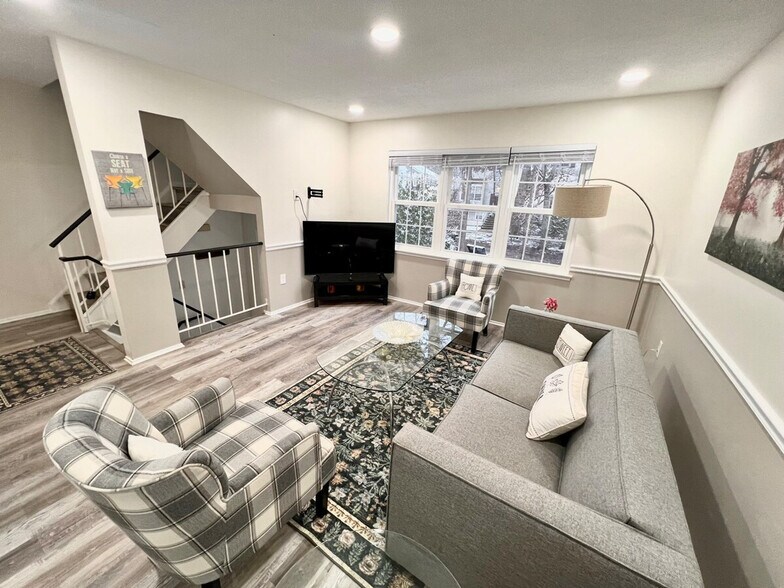 Building Photo - 2361 Hunters Square Ct