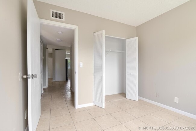 Building Photo - 400 Nottingham Cir