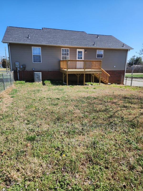 Building Photo - 143 W Gate Dr