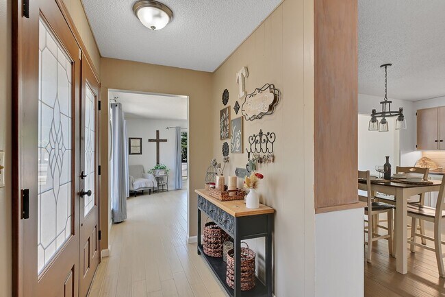 Building Photo - Modern Country Retreat on Half Acre in Gridley 3+ Bedrooms