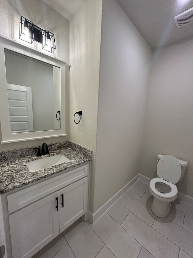 Building Photo - Beautiful Bentonville Home! 4 Bedrooms, 2....