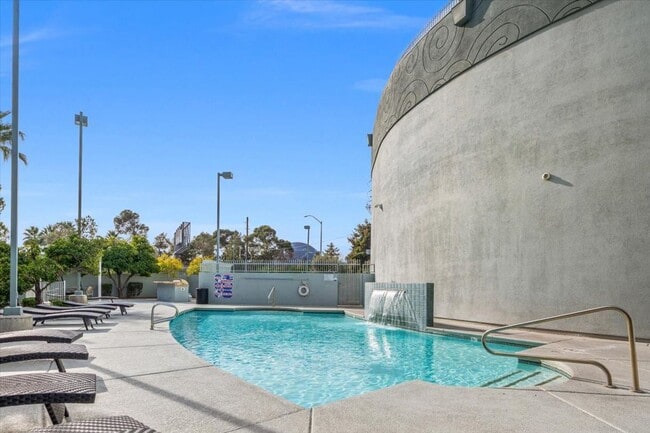 Building Photo - 360 E Desert Inn Rd