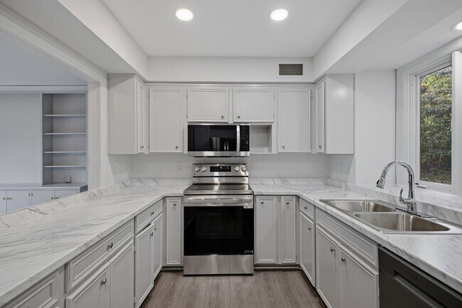 Building Photo - 5612 Stanford Ct