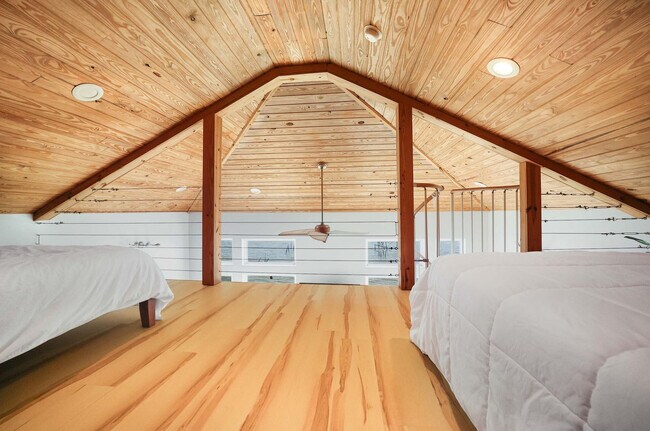 Building Photo - 6717 Belle Fontaine Dr