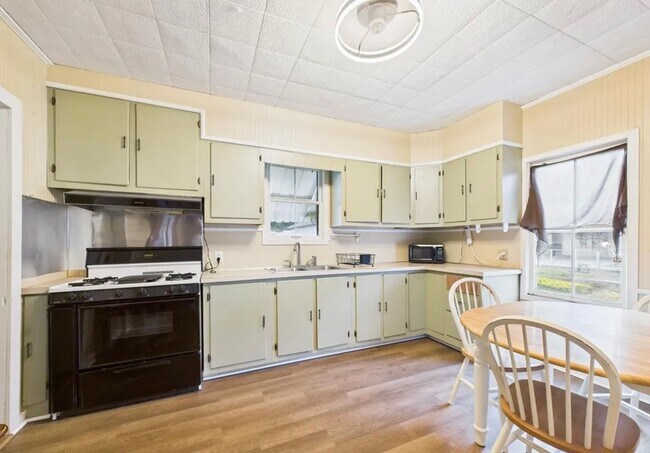 Building Photo - 1/2 OFF 1ST MONTH RENT - 2 Bedroom 1 Bathroom House for Rent