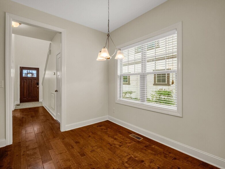 Building Photo - 19 Tudor Way