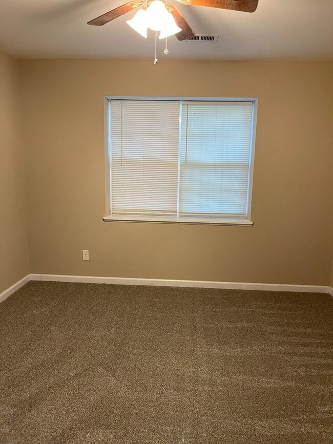 Building Photo - P4 - West Wood (Troy Duplex)