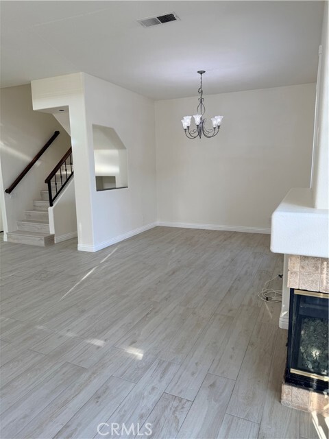 Building Photo - 21 Front Row Ln