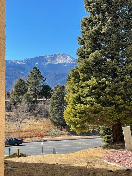 Building Photo - 2320 Villa Rosa Dr