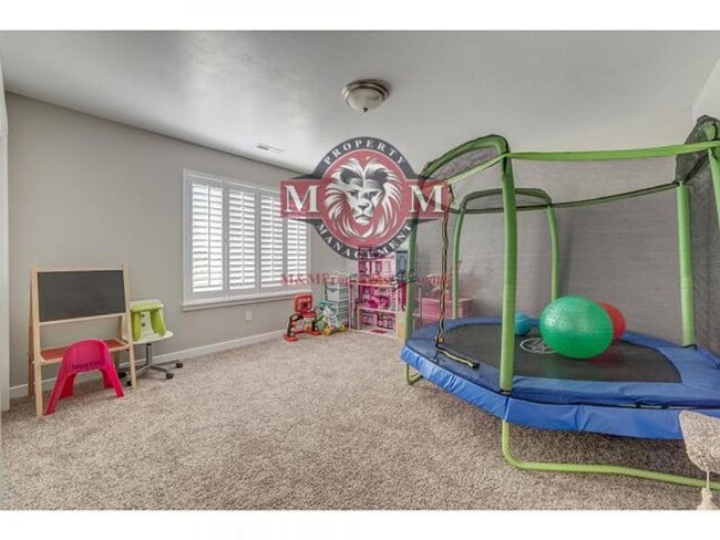 Building Photo - Beautiful 4 Bed 4 Bath Townhome in South J...