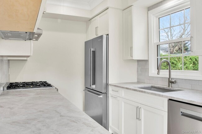 Building Photo - 2 Bayview Ct