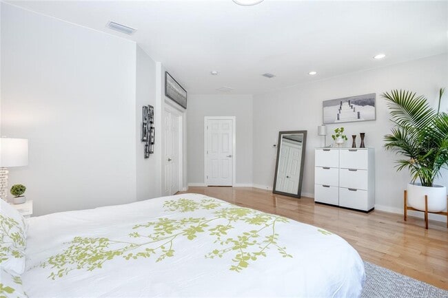 Building Photo - 2241 Highland Woods Dr
