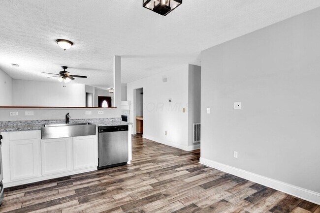 Building Photo - 7505 Hemrich Dr