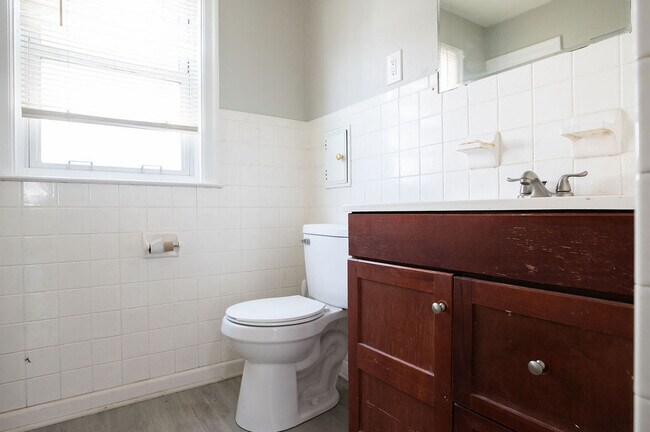 Building Photo - 331 Sandhurst Dr