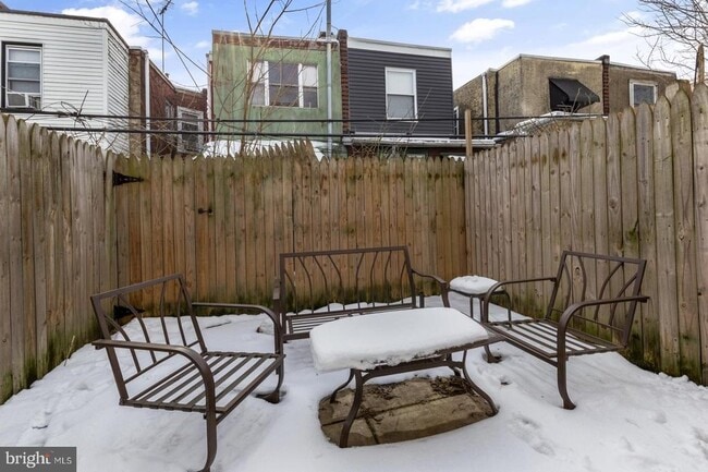 Building Photo - 2124 Sigel St