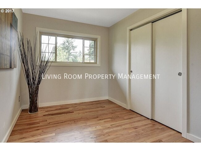 Building Photo - 11826 NE Sacramento St