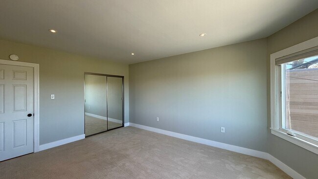 Building Photo - Updated 4BR/2BA Single Family Home in Cove...