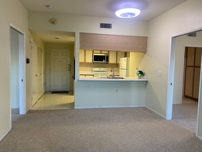 Building Photo - Cozy Condo in 55+ Community