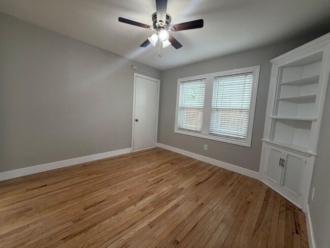 Building Photo - Fully renovated 2 bed 2 bath in the Medical District