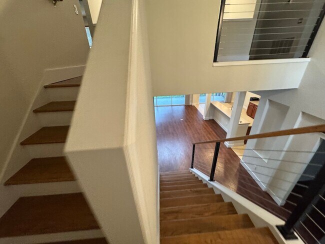 Building Photo - Spacious 4 Bedroom Spring Isle Home AVAILA...