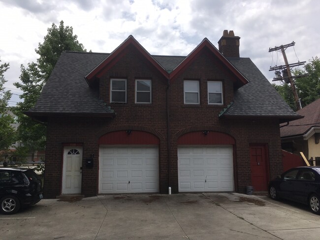 Building Photo - 11016 Magnolia Dr