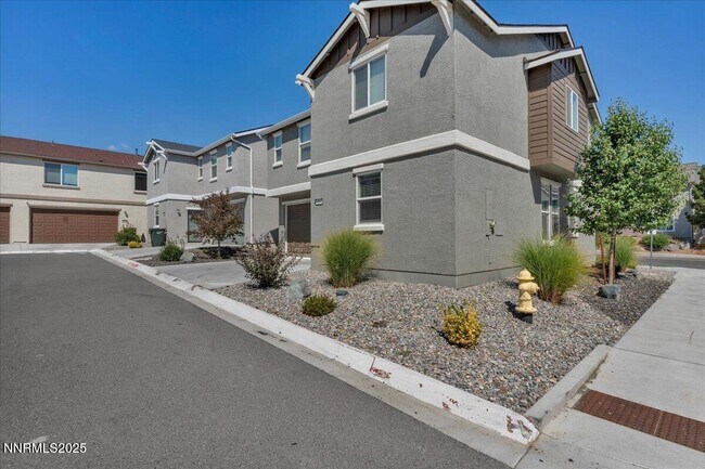 Building Photo - 916 Garden Ct