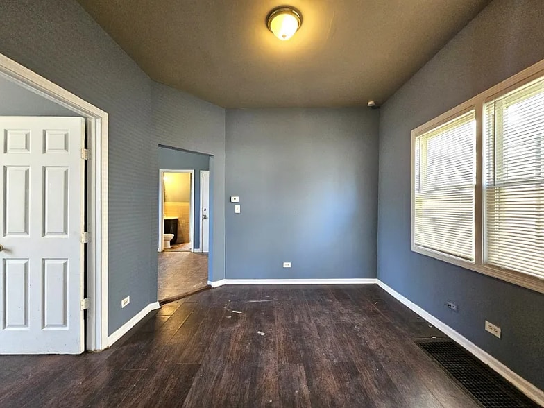 Building Photo - 12026 S Union Ave