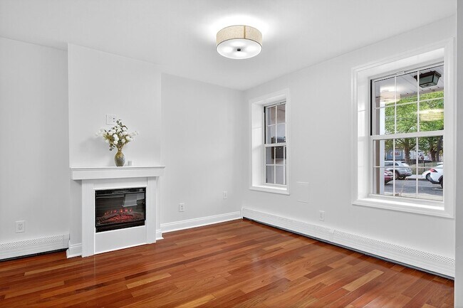Building Photo - 382 Webster Ave