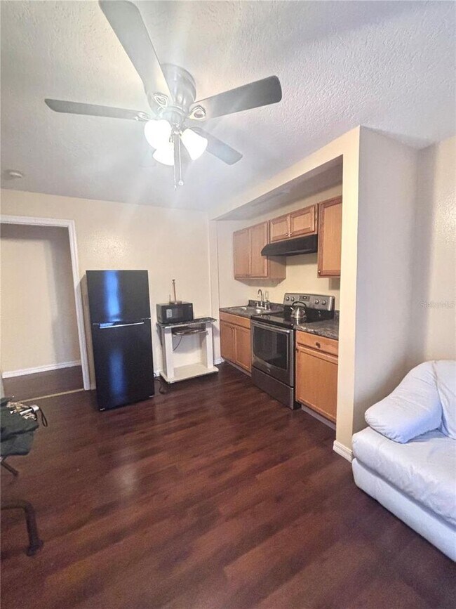 Building Photo - Charming 1-Bedroom Rental- – All Utilities Included!