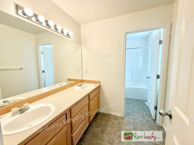 Building Photo - Beautiful 4 Bedroom Home in Lakeland Hills! High Ceilings, Natural Light, and Generous Layout!