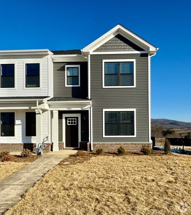 Building Photo - Newly Built End-Unit Townhome in Blacksburg