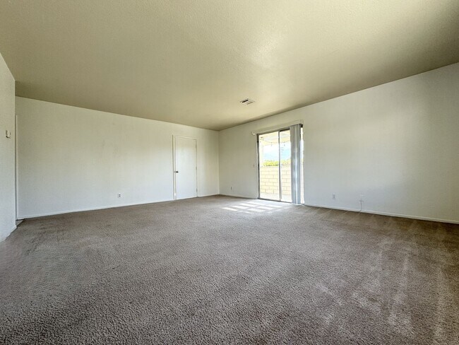 Building Photo - COMING SOON!! 3 Bedroom 2 Bathroom Apartment in Cathedral City!