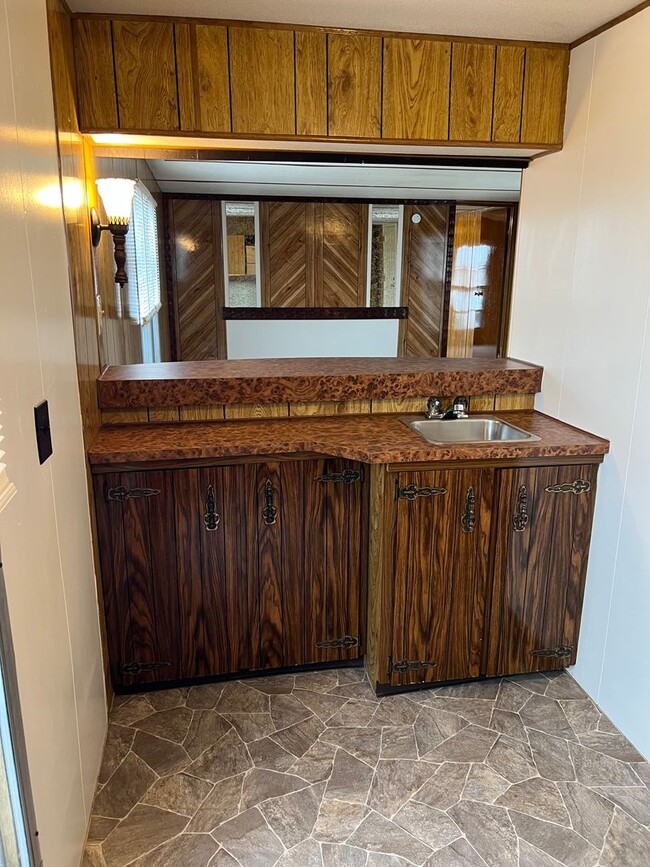 Building Photo - 2 Bed 2 Bath Mobile Home Sitting On 1 Acre