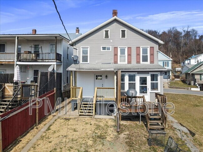 Building Photo - 16 Woods Ln