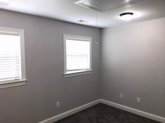 Building Photo - Beautiful Home in Indian Hills