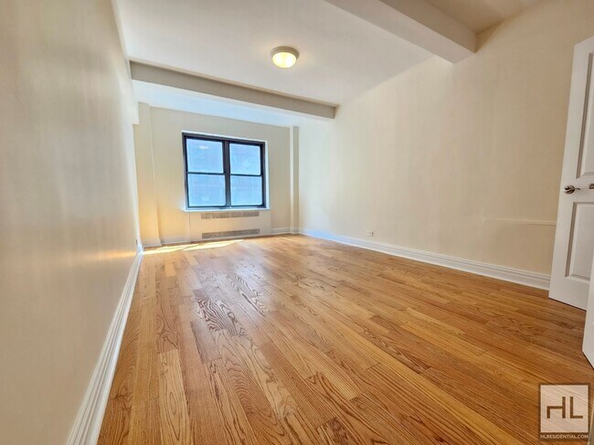 Building Photo - Spacious 2-Bedroom in Midtown East | 7th F...