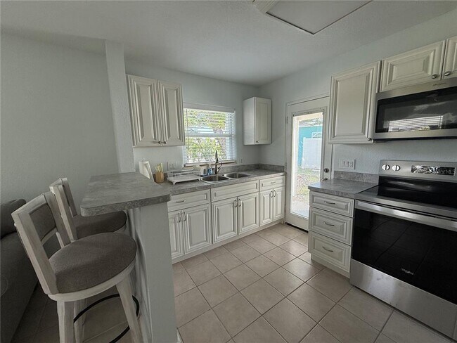 Building Photo - 14402 N Bayshore Dr